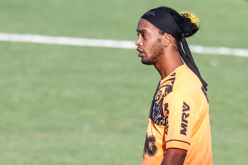 Não haveria motivo para não jogar futebol na prisão, diz Ronaldinho Gaúcho