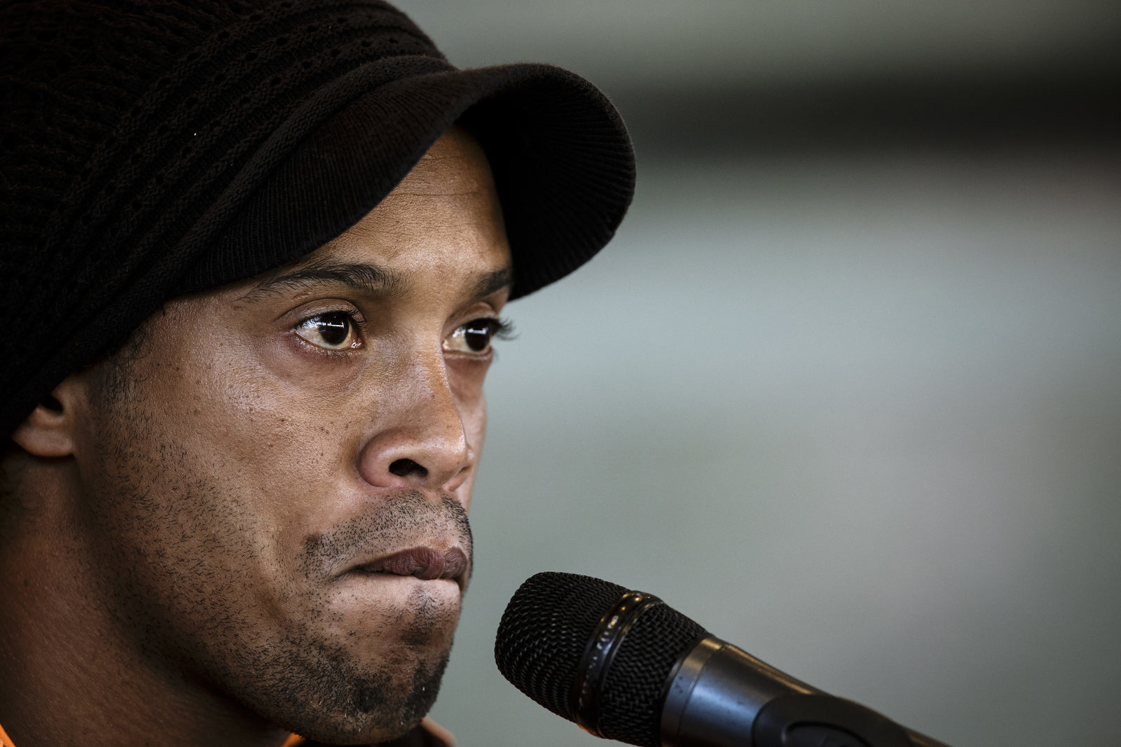 Ronaldinho e Assis são autorizados a deixarem Paraguai 171 dias após prisão
