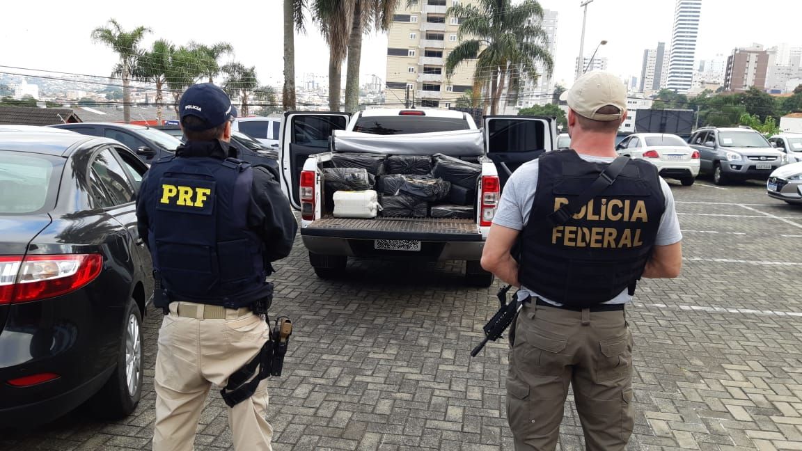 Trio é preso com meia tonelada de maconha em hotéis de Ponta Grossa