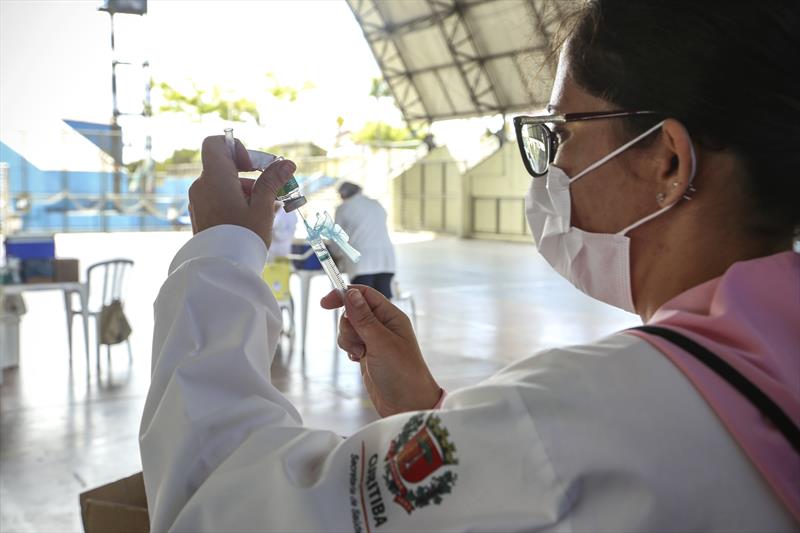 Vacina da gripe começa a ser aplicada em idosos com mais de 65 anos (Luiz Costa/SMCS)