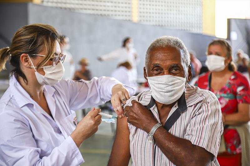 Vacina da gripe em Curitiba: 10 unidades de saúde estão realizando aplicação