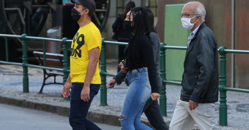 Uso de máscara Covid-19: Curitiba quebra a marca de 1,2 mil mortes