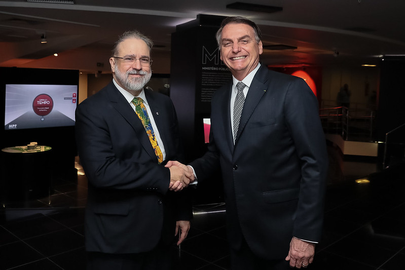 Com demissão de Moro, Bolsonaro agora considera indicar Aras ao STF