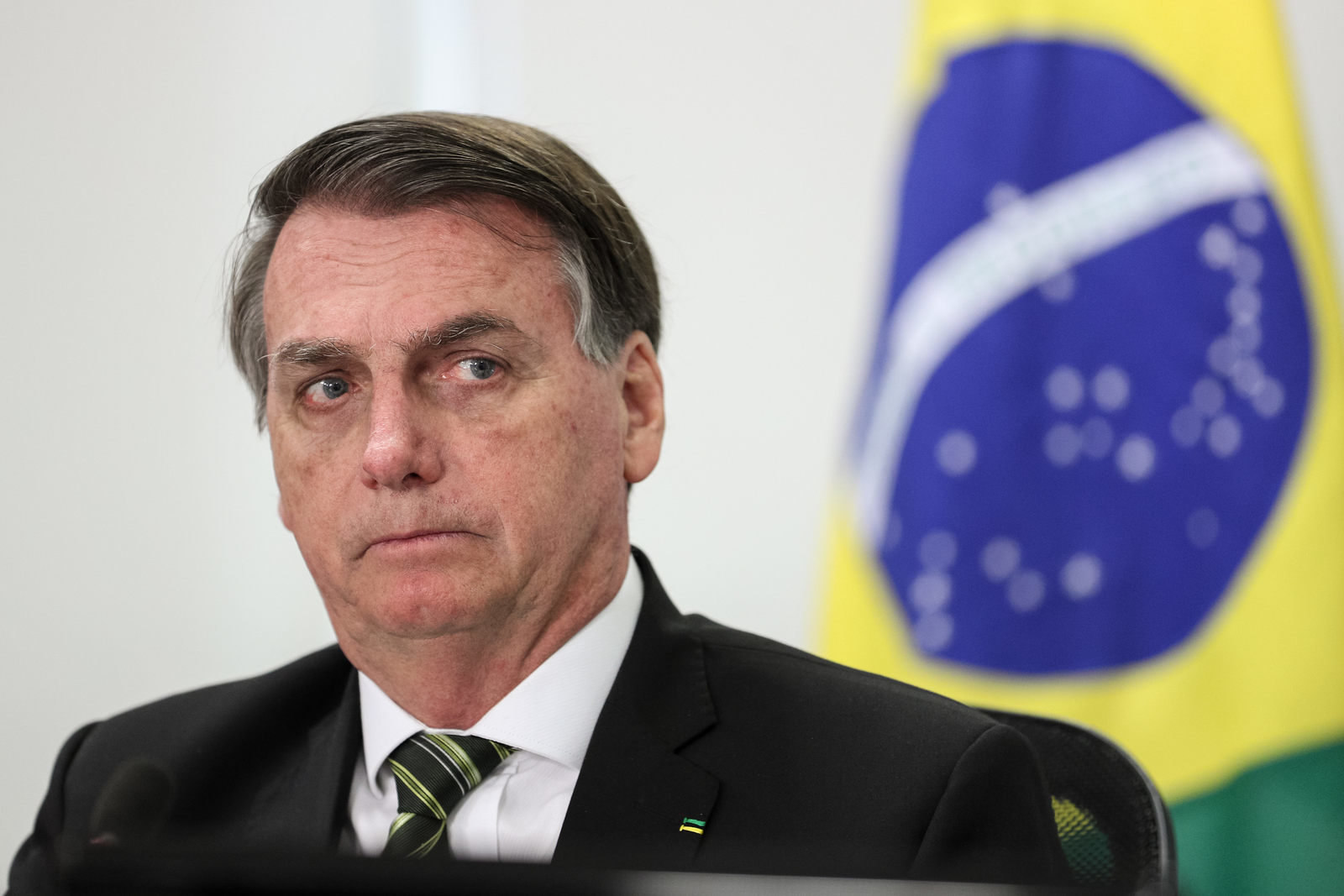 Ambições pessoais, diz Bolsonaro a respeito de debandada