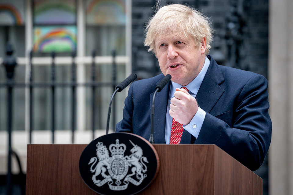Boris Johnson anuncia relaxamento da quarentena no Reino Unido