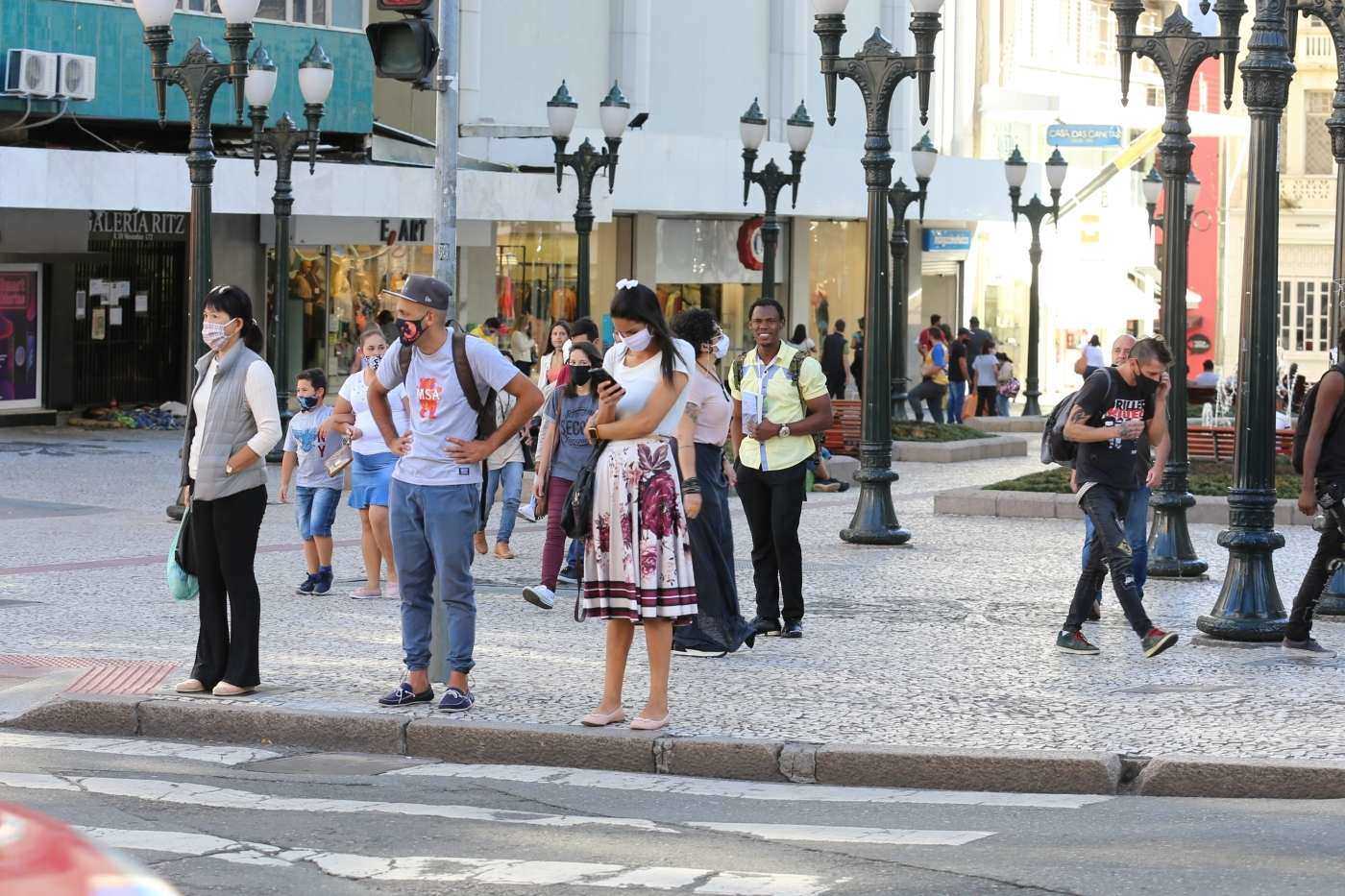 Curitiba amplia decreto da bandeira laranja por mais uma semana