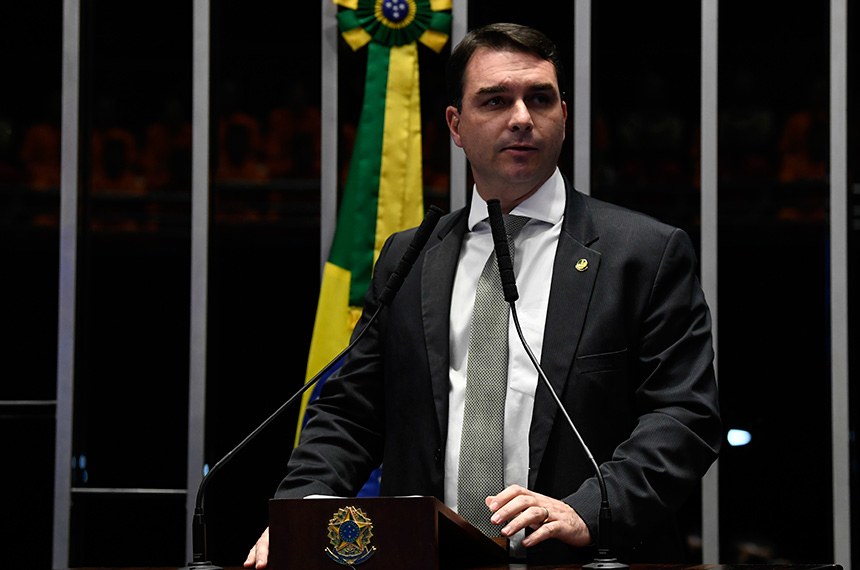 PSL vai cobrar R$ 500 mil de Flávio Bolsonaro por contratação de advogado investigado
