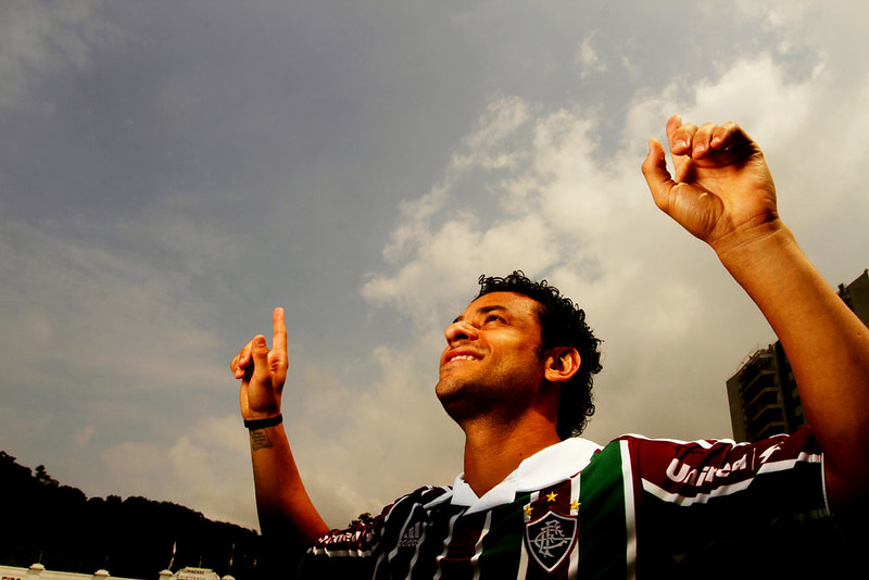 Fred assina até fim de 2021 e é anunciado de volta pelo Fluminense