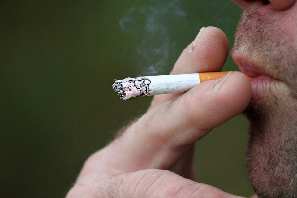 Coronavírus: Fumantes têm 14 vezes mais chances de morrer, diz estudo