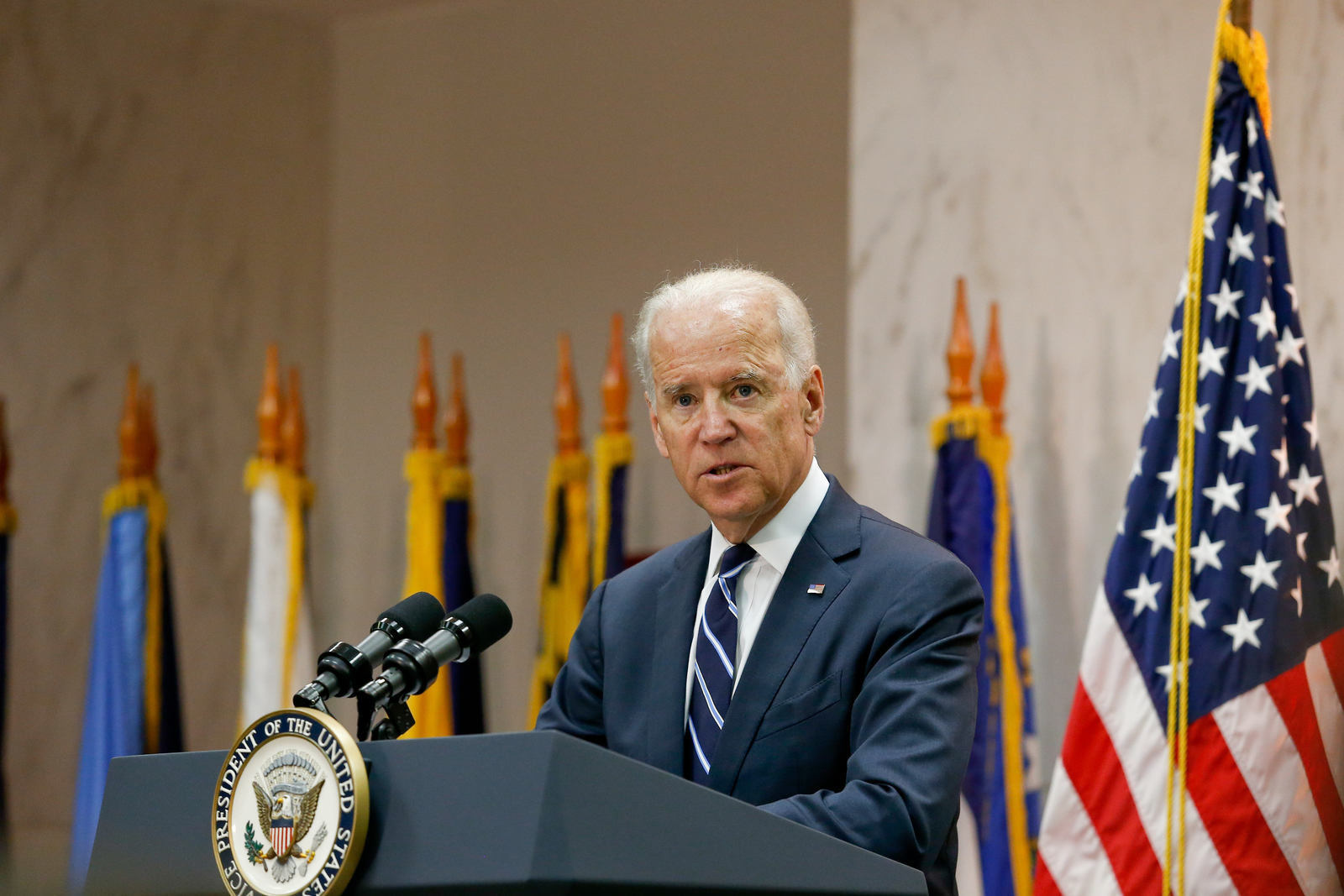 *ARQUIVO* BRASÍLIA, DF, 17.06.2014 - O então vice-presidente americano Joe Biden durante declaração à imprensa na Embaixada Americana em Brasília. (Foto: Pedro Ladeira/Folhapress)
