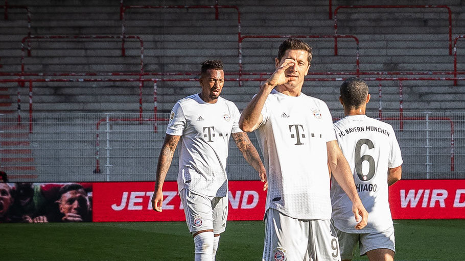 Bayern vence com gol de Lewandowski e segue com vantagem na liderança do Alemão
