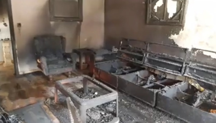 Mulher é presa após incendiar casa para se vingar de antigos patrões