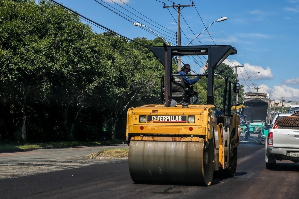 Recapeamento de asfalto em Curitiba. Foto: Geraldo Bubniak/AGB