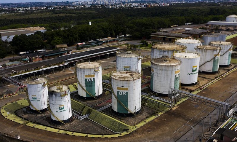 Petrobras eleva preço da gasolina em 12% para as distribuidoras