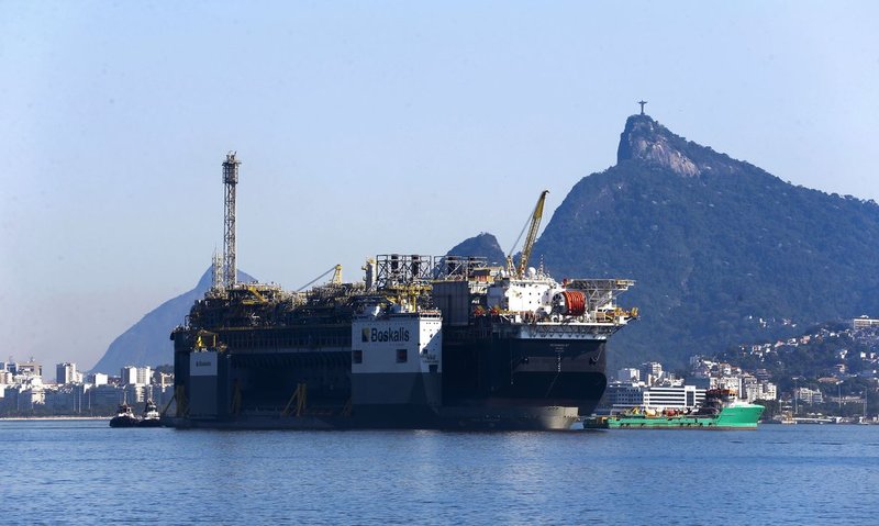 Petrobras anuncia descoberta de óleo no pré-sal da Bacia de Santos