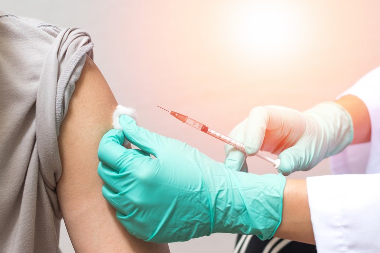 Vacinação contra a gripe e contra a Covid-19: saiba a relação entre os imunizantes