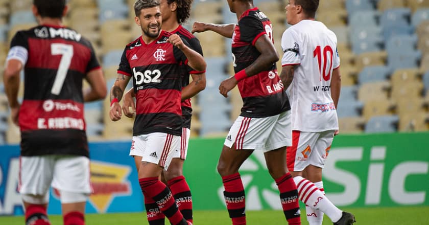 Flamengo vence Bangu pelo Campeonato Carioca em primeiro jogo após pausa pelo coronavírus