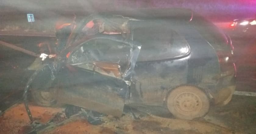 Acidente entre carro e caminhão vitima três pessoas em Tibagi