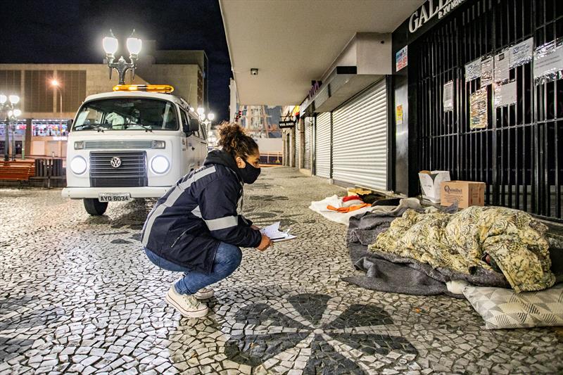 Com frio intenso, Curitiba registra recorde no atendimento a moradores de rua