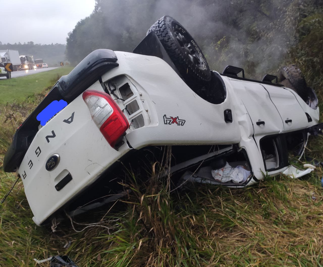 Acidente na BR-376: durante chuva, motorista bate de frente com caminhão e morre