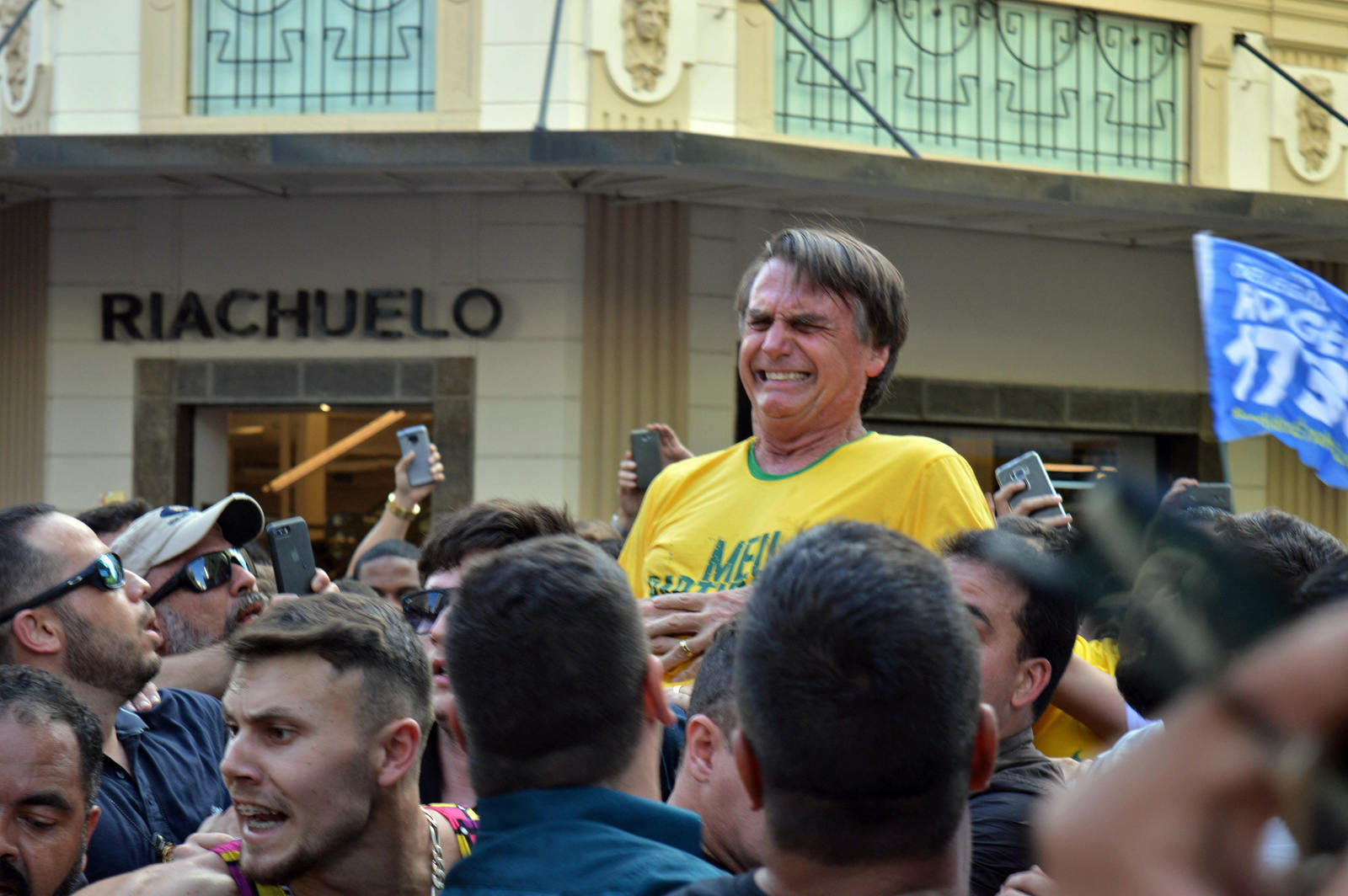 Bolsonaro quer saber tudo sobre o autor da facada que levou em 2018