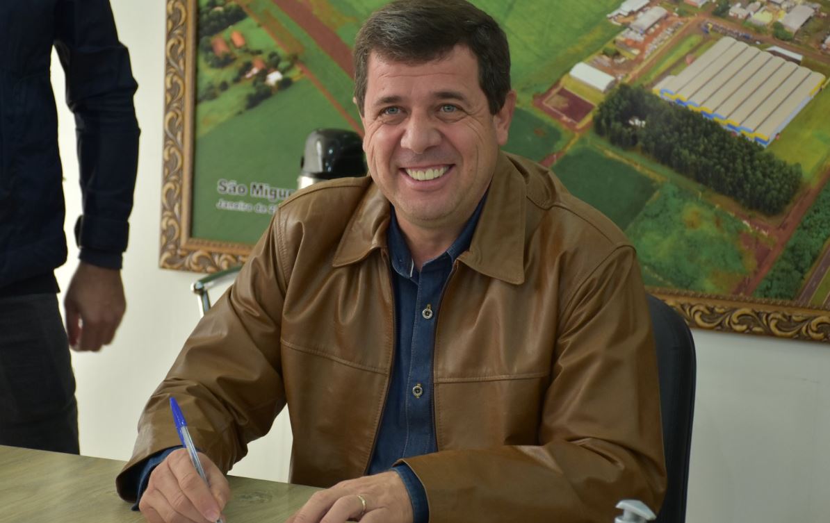 Prefeito de São Miguel do Iguaçu usa redes sociais da prefeitura para promoção pessoal, aponta MP