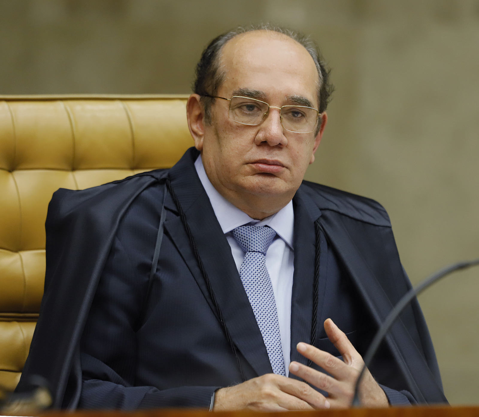 Gilmar Mendes diz que pedido de Bolsonaro para pessoas invadirem hospitais é crime