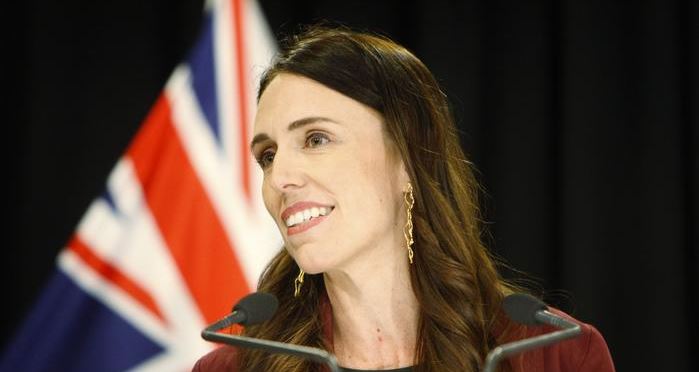 Nova Zelândia diz que erradicou coronavírus e suspende restrições
