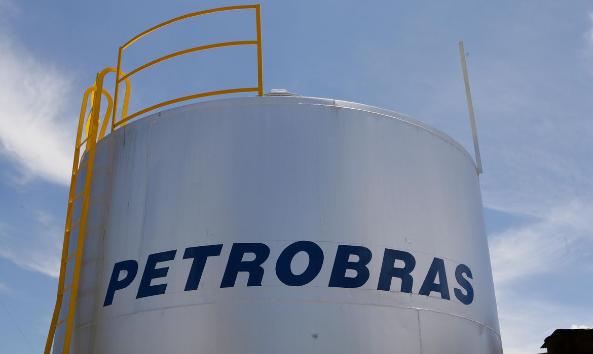 Petrobras bate recorde de exportação de óleo combustível