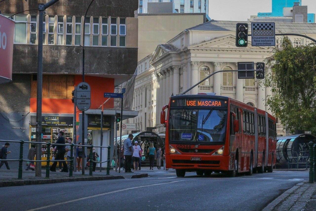 Eleições causam bloqueio no trânsito e alteração em linhas de ônibus de Curitiba