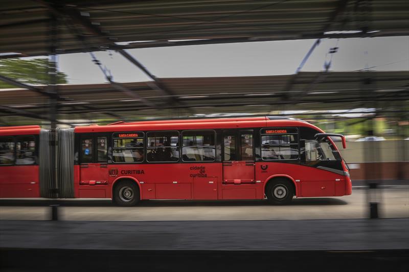 Ônibus vão circular com até 50% da lotação em Curitiba a partir desta segunda-feira