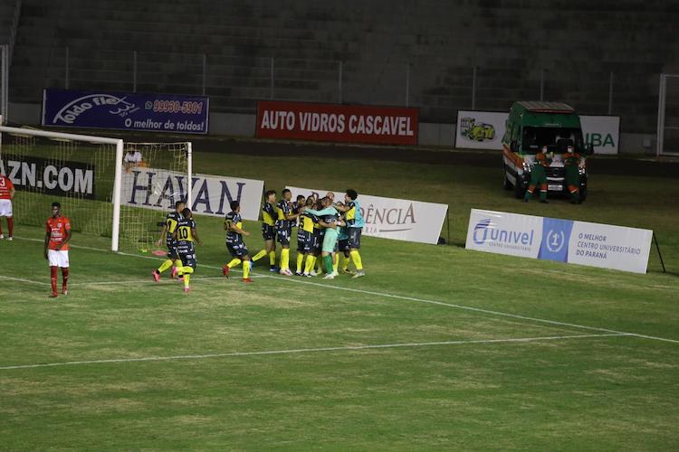 Paranaense: FC Cascavel goleia Rio Branco, vai à semi e faz história