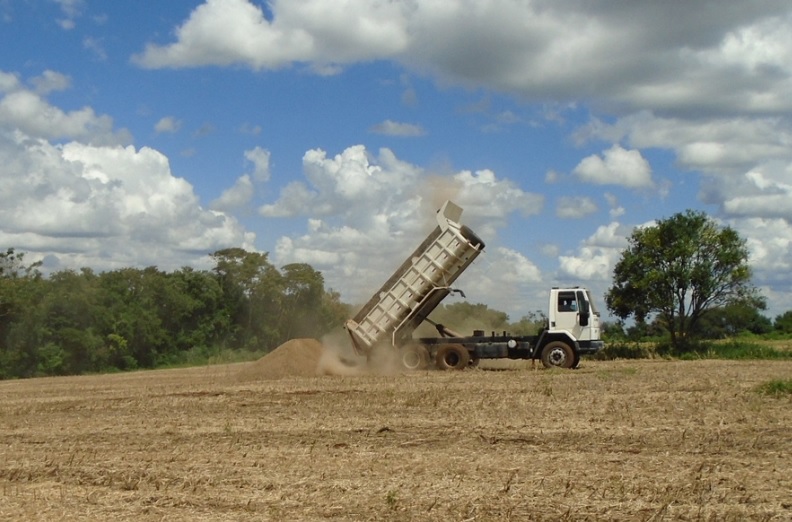 Adubo produzido a partir do esgoto da Sanepar beneficia 122 agricultores no Paraná