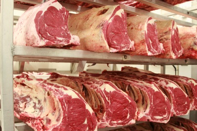 Biden quer estimular competição para baixar preço da carne nos EUA