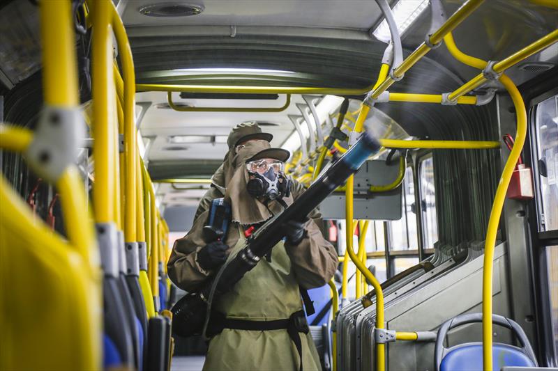 Covid-19: Exército vai auxiliar na limpeza dos ônibus de Curitiba