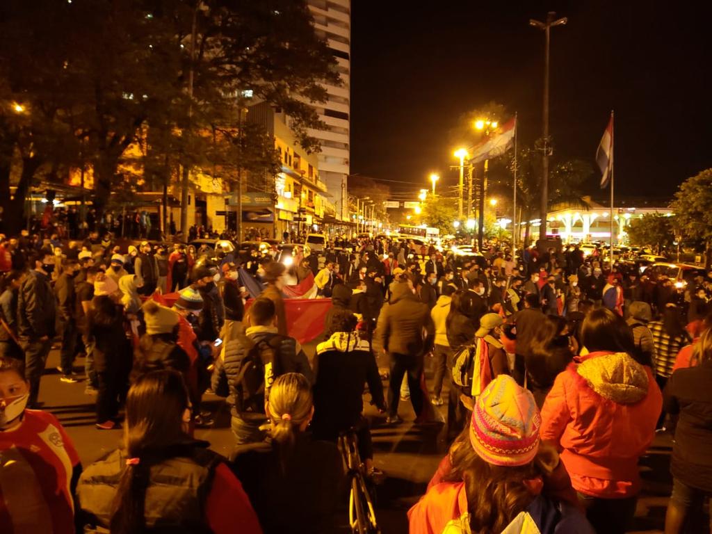 Paraguaios protestam contra quarentena restritiva em Cidade do Leste