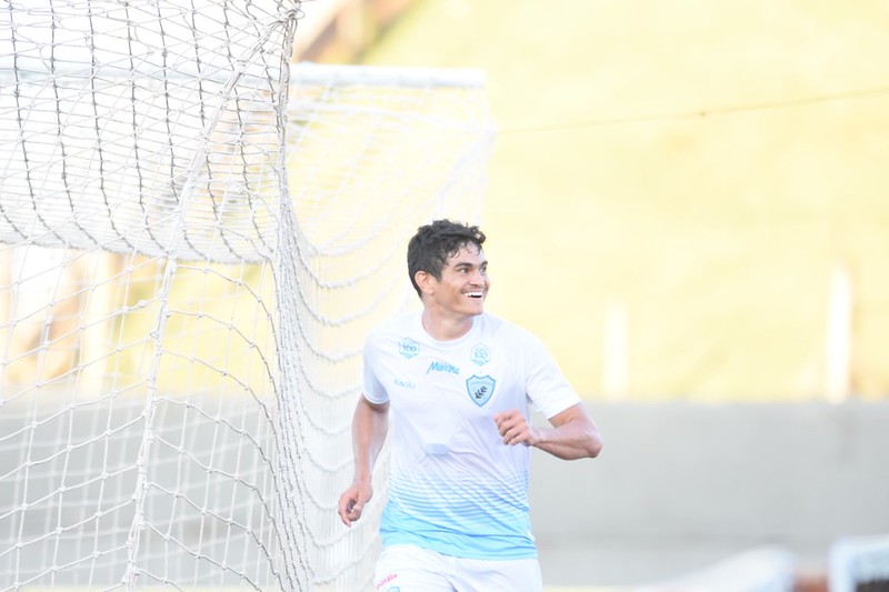 Londrina vence a primeira na Série C com gols de Júnior Pirambu