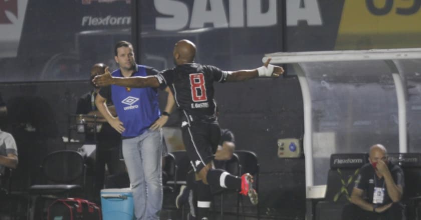 Vasco vence Sport na estreia com noite inspirada de Felipe Bastos