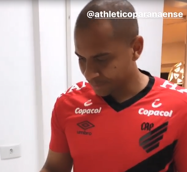 Walter e Nikão provocam Coritiba após título paranaense do Athletico