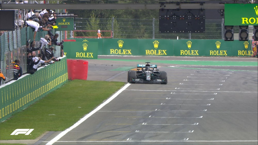 Hamilton vence GP da Bélgica e se aproxima de recorde de Schumacher