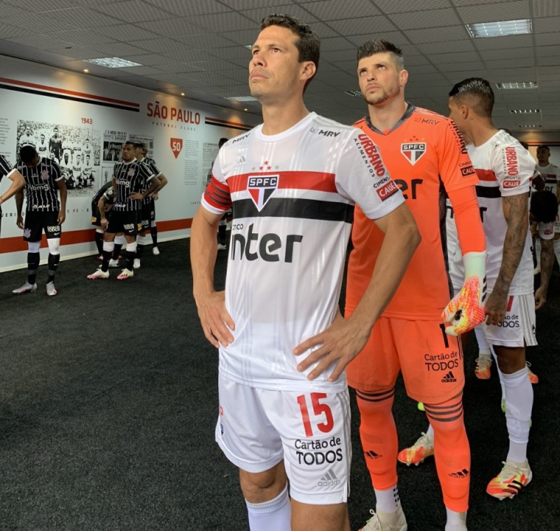 São Paulo vence Corinthians com gol de Brenner nos acréscimos