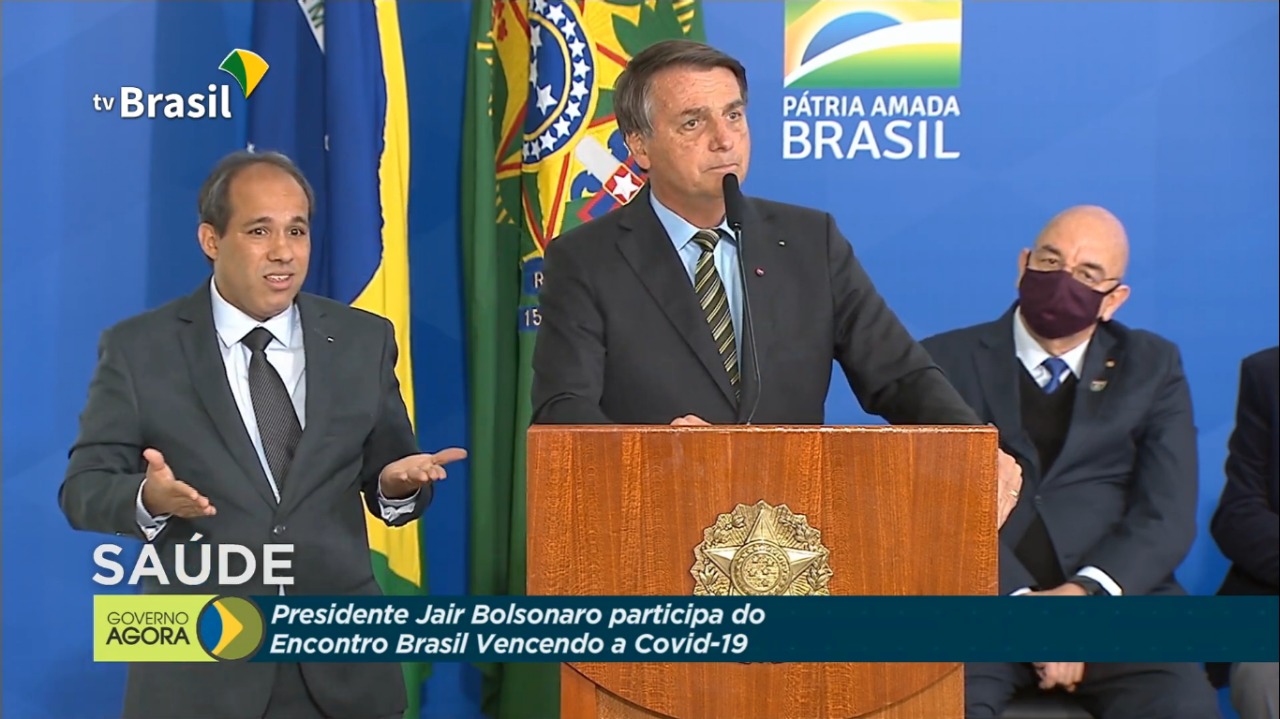 Bolsonaro diz que qualquer bundão da imprensa tem mais chance de morrer por covid