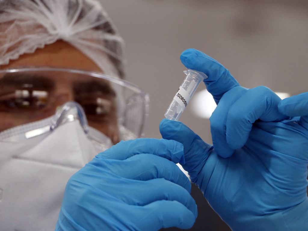 Brasil tem 95 suspeitas de reinfecção por coronavírus; descarte de testes dificulta análises