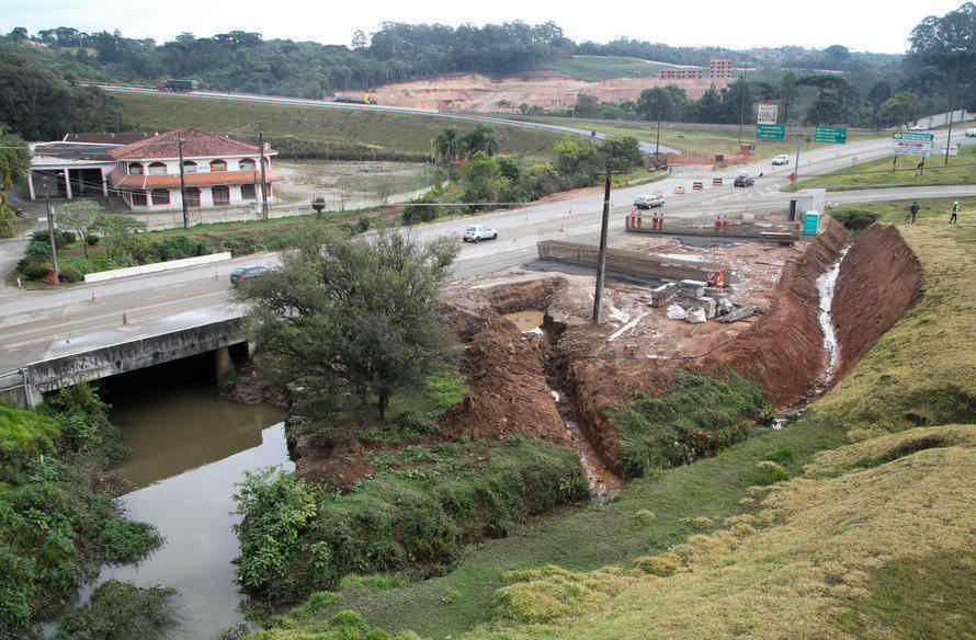 Obras bloqueiam Rodovia dos Minérios até segunda-feira