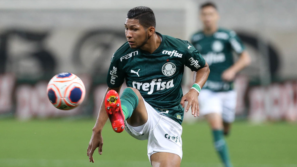 Palmeiras e Corinthians divulgam escalações; Rony fica no banco de reservas