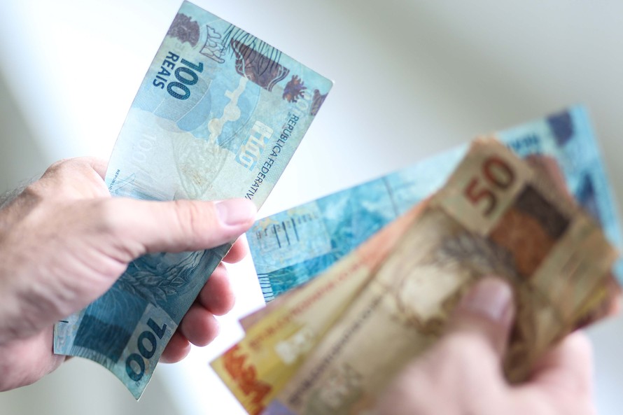 Salário mínimo: governo federal projeta piso de R$ 1.088 em 2021