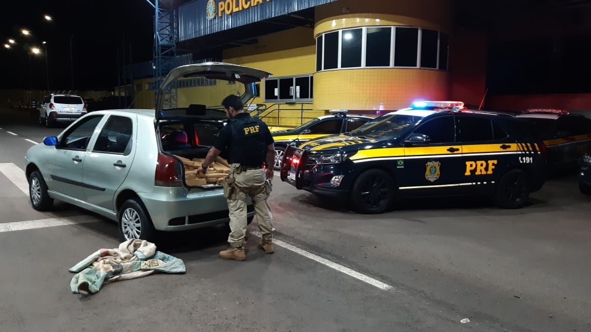Quatro pessoas são presas após polícia apreender 189 kg de maconha na BR-376