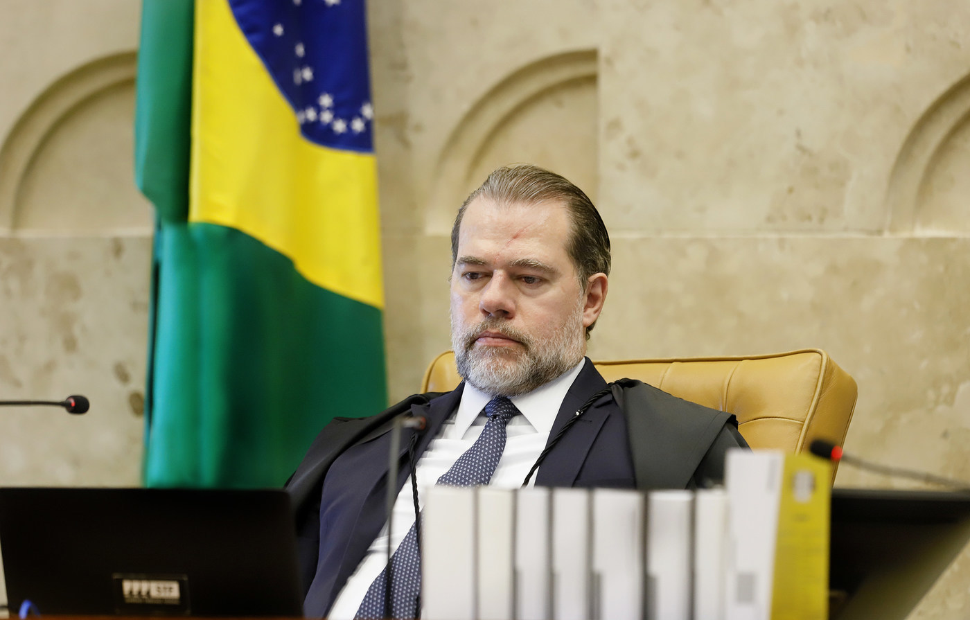 Presidente do STF, ministro Dias Toffoli é internado com pneumonia