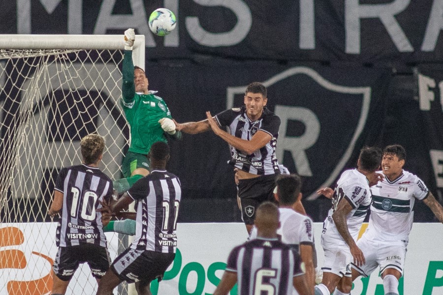 Coritiba e Botafogo empatam em grande noite dos goleiros no Engenhão