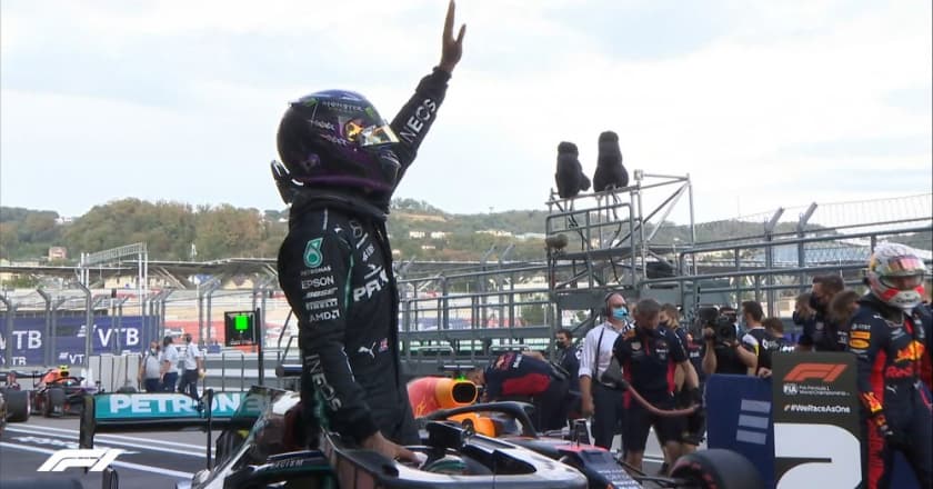 Hamilton larga na pole após tumultuado treino de classificação para o GP da Rússia